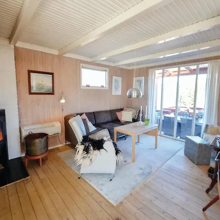 Three-bedroom Holiday In Ebeltoft